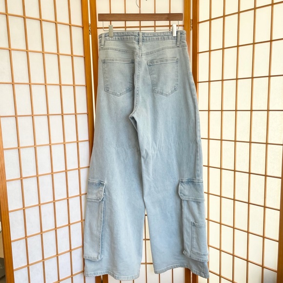 • cargo wide leg light wash jeans with low pockets • - Picture 3 of 8